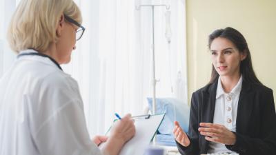 A dermatologist – what conditions do they treat? When is it necessary to see a dermatologist?