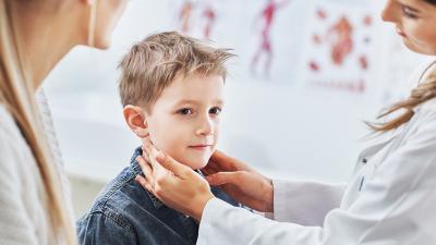 Laryngolog dziecięcy - zadbaj o zdrowe gardło dziecka
